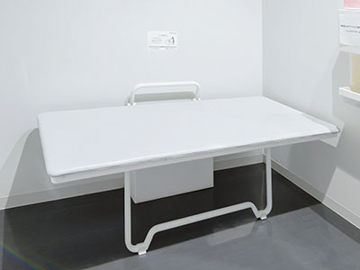 ユニバーサルシート(多目的シート)付きトイレイメージ