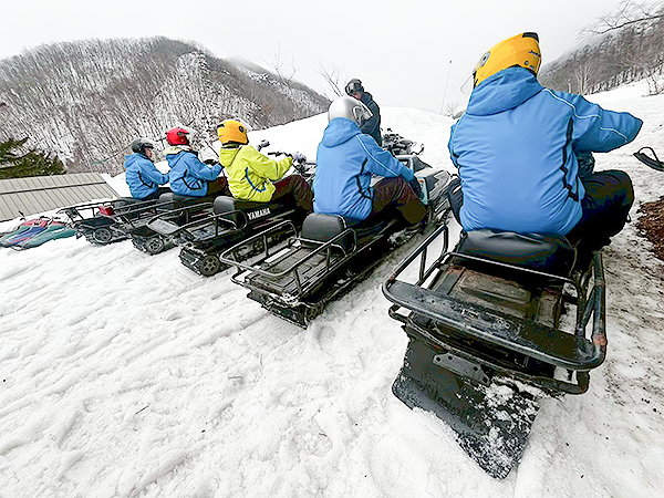 スノーモービルツアー