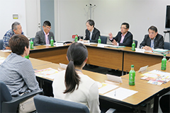 座談会